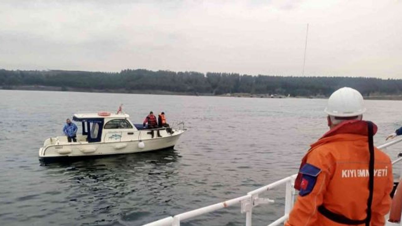 Çanakkale Boğazı’nda arızalanan tekne kurtarıldı