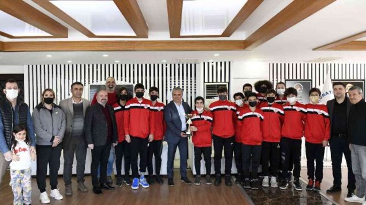 Başkan Uysal, şampiyon takımla buluştu