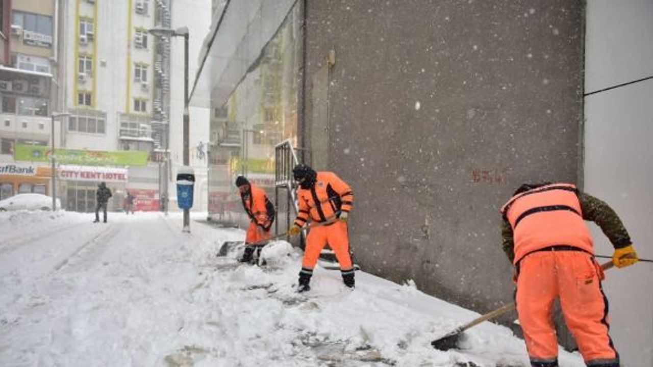 Battalgazi’de karla mücadele çalışmaları devam ediyor