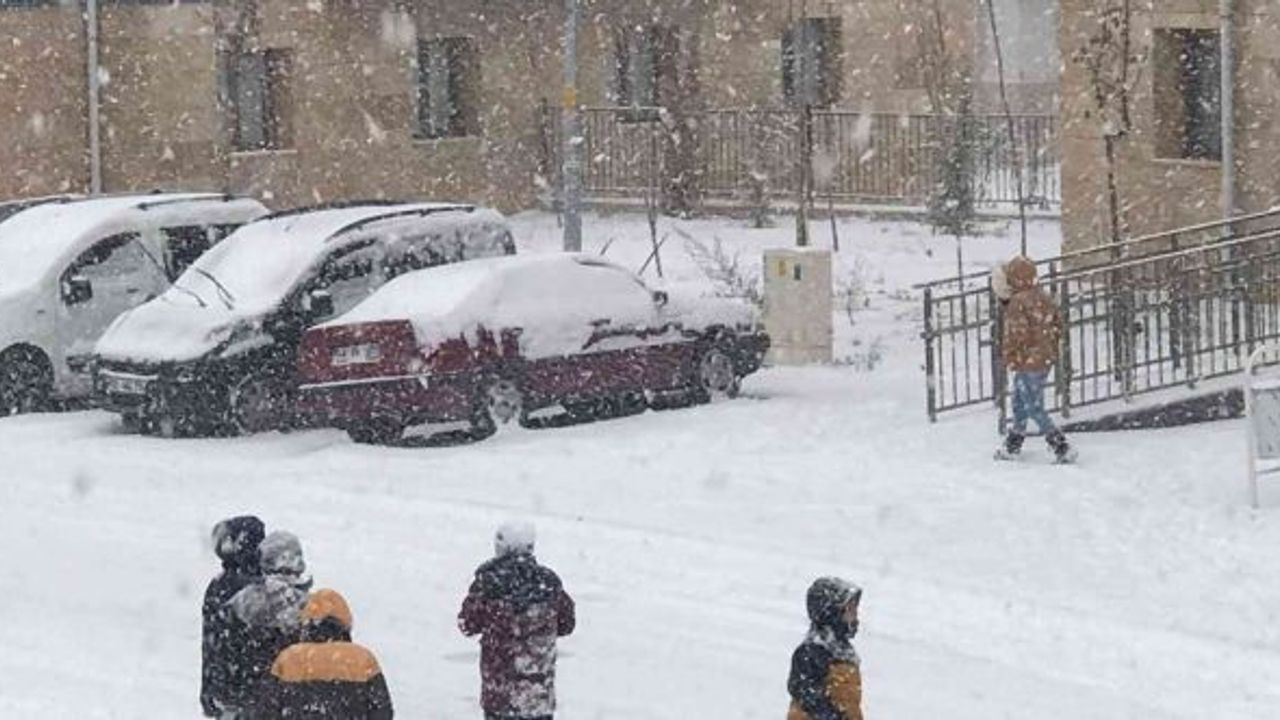 Kilis’te kar yağışı nedeniyle yarın okullar tatil edildi