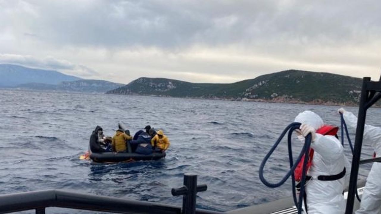 Can salında ölüme itilen göçmenleri Sahil Güvenlik kurtardı