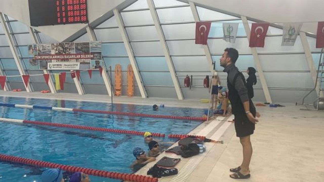 Çayırova’da yüzme eğitimi veriliyor