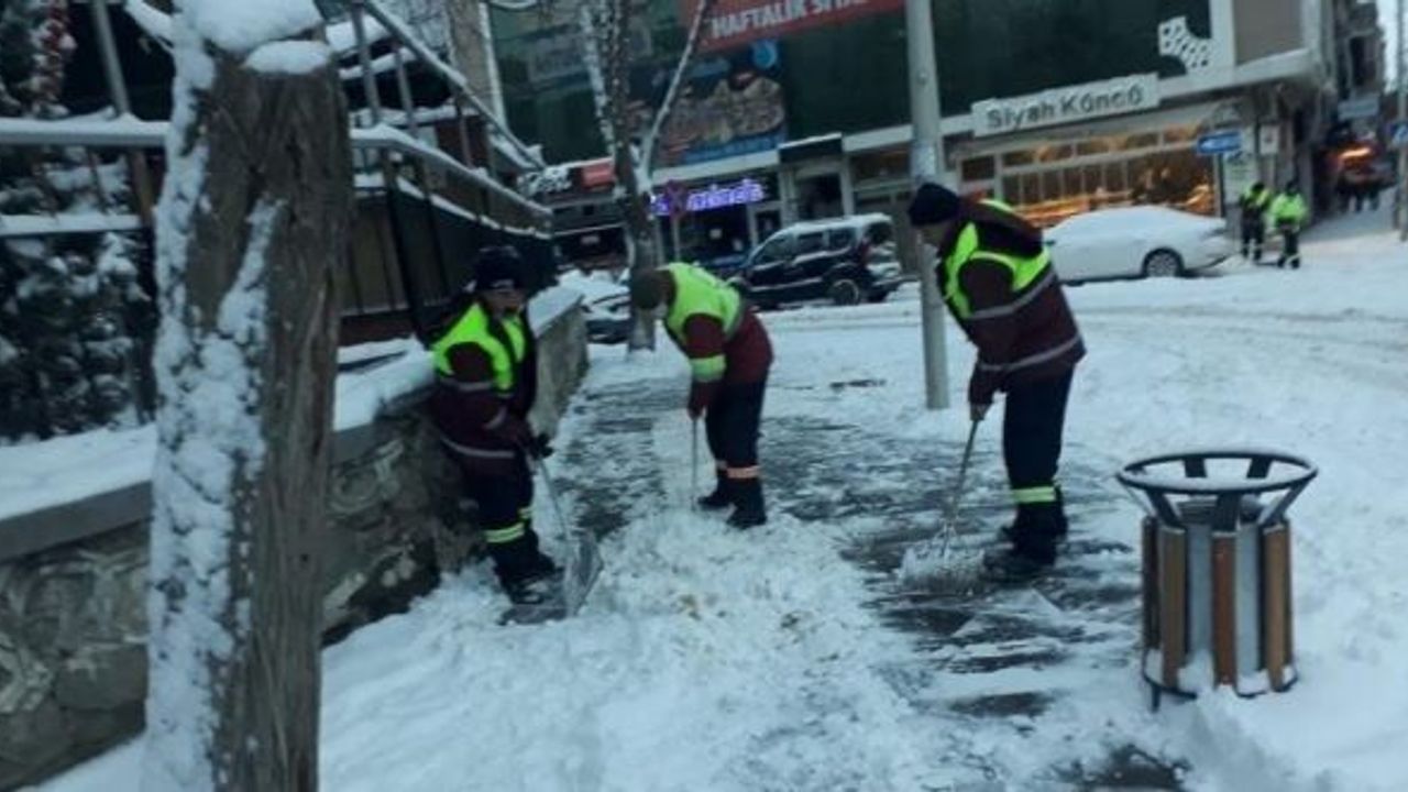 Elazığ Belediyesinin kar mesaisi sürüyor