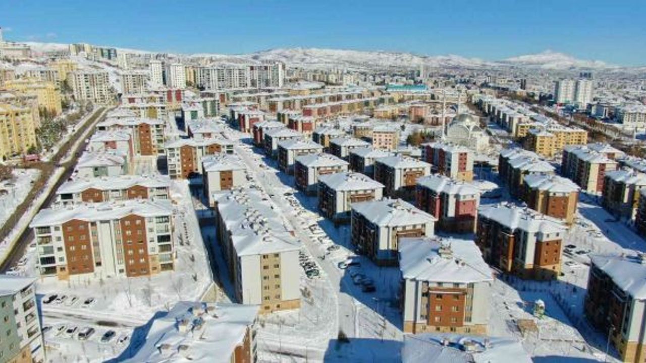 Elazığ’da 24 Ocak depreminin ardından 17 bin 95 konut ve 243 iş yeri hak sahiplerine teslim edildi