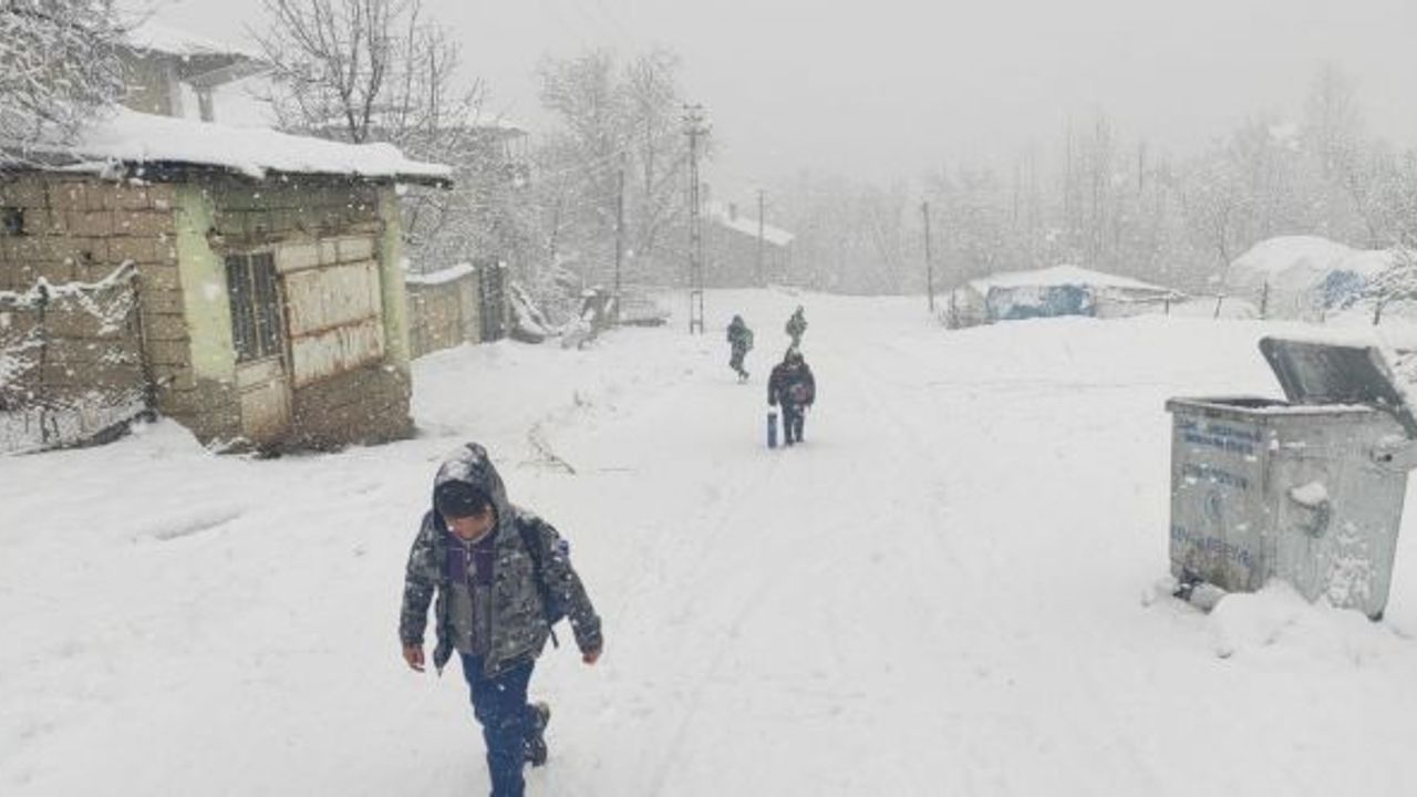 Erzurum’un 3 ilçesinde eğitime kar engeli