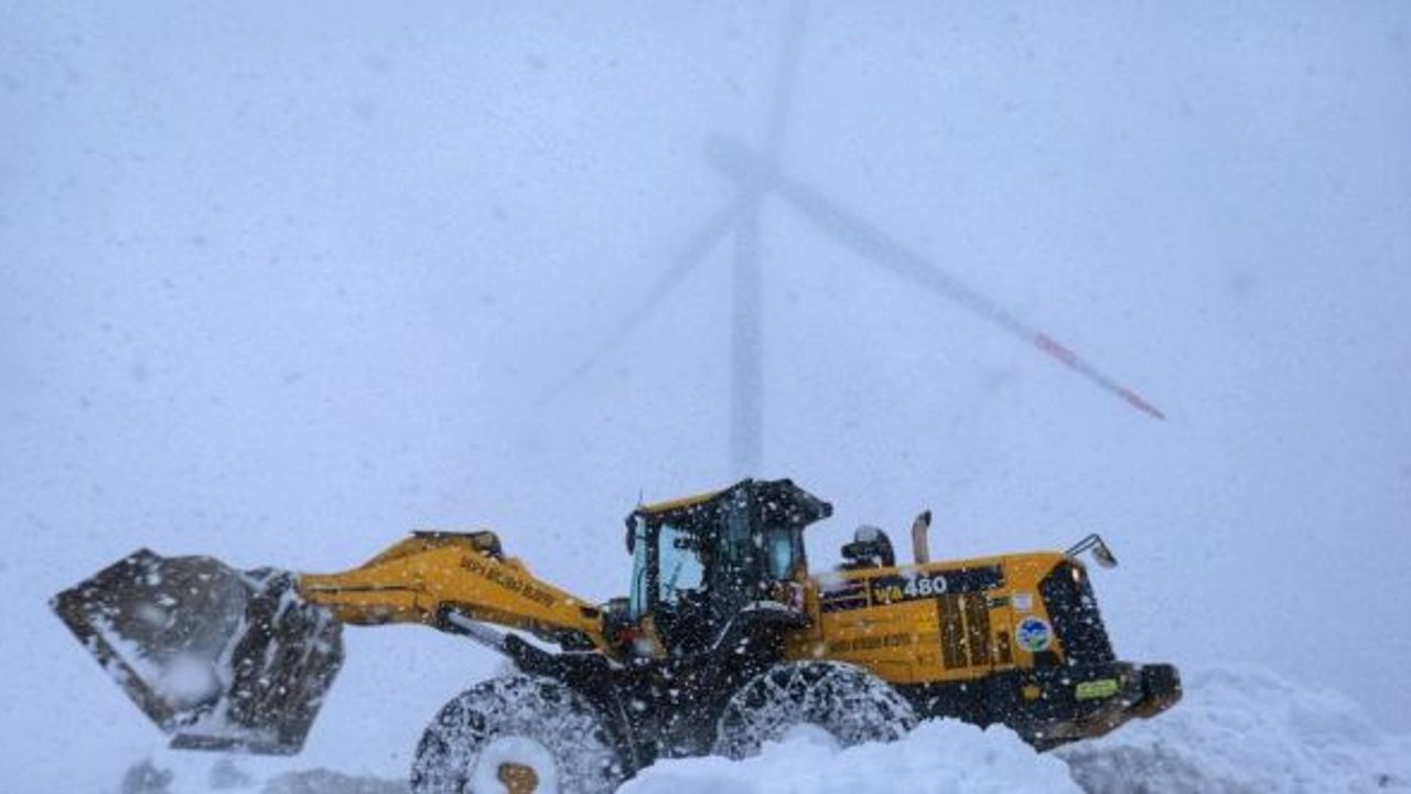 Kar sebebiyle kapanan 67 grup yolunun 65’i ulaşıma açıldı