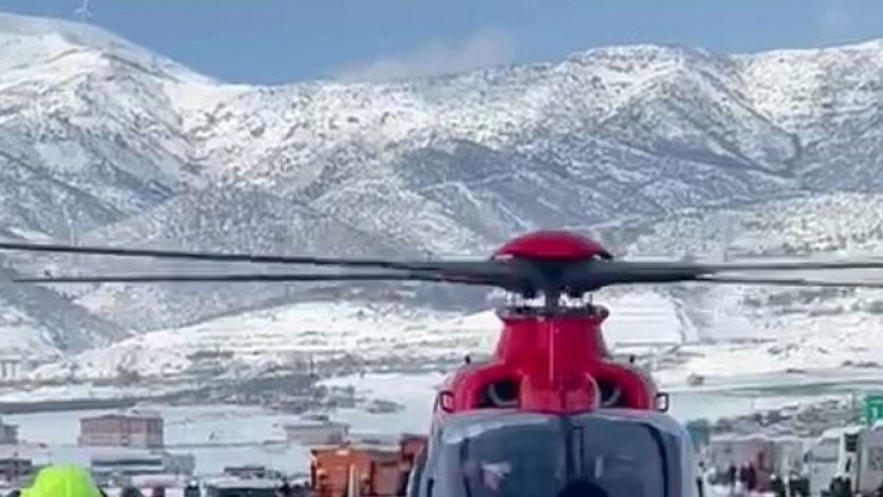 Karda mahsur kalan yeni doğan bebek için ambulans helikopter havalandı