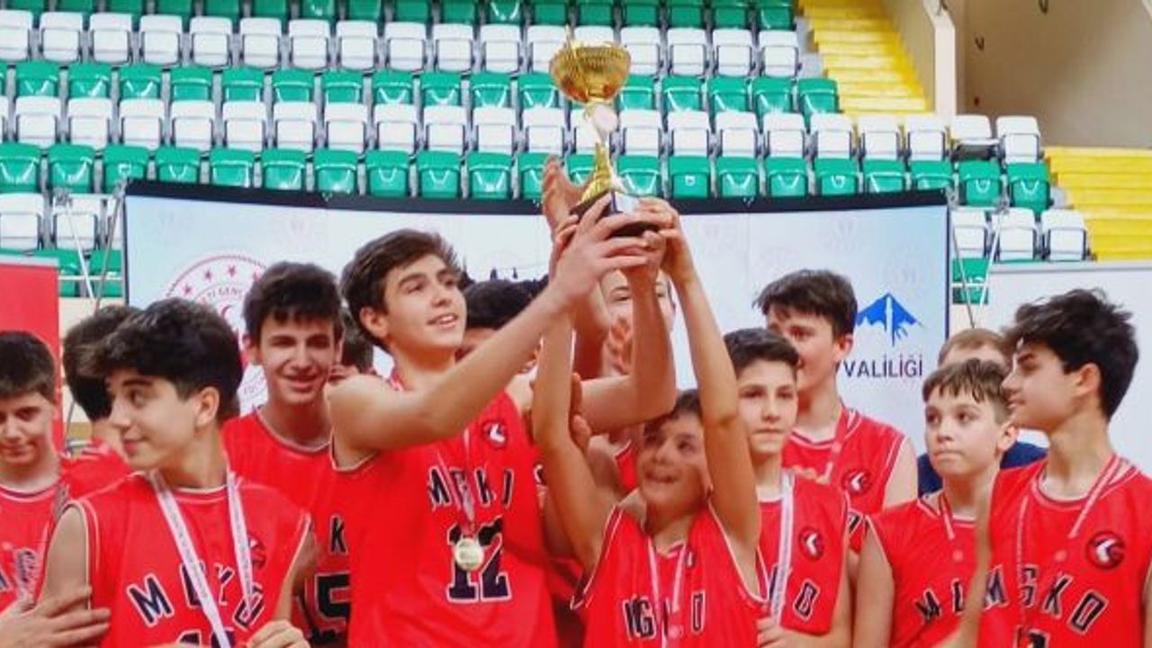 Macide Gazioğlu Kükürtlü Ortaokulu basketbolda il şampiyonu oldu