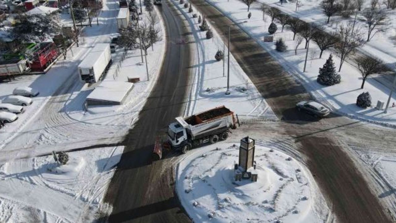 Nevşehir’de kar temizliği aralıksız devam ediyor