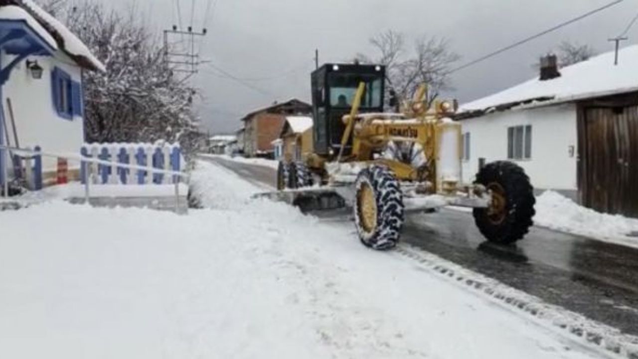 Pazaryeri’ni Bursa’ya bağlayan Ahı Dağı’nda karla mücadele çalışmaları