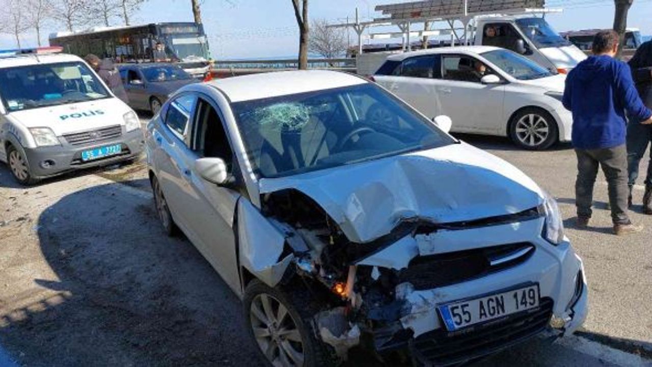 Samsun’da arıza yapan minibüse otomobil çarptı: 1 yaralı