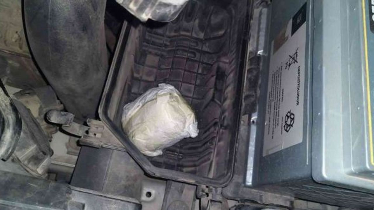 Siirt’te aracın hava filtresinde uyuşturucu madde ele geçirildi