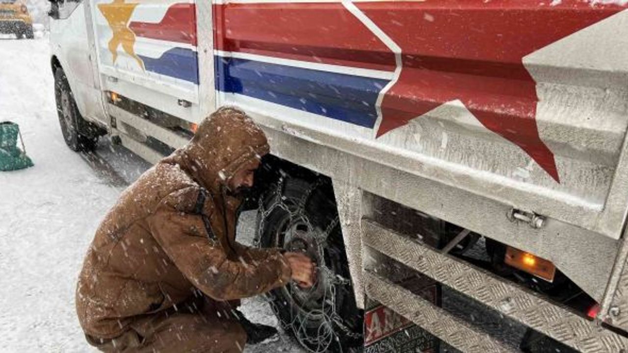 Şırnak’ta yoğun kar yağışı ulaşımı olumsuz etkiledi