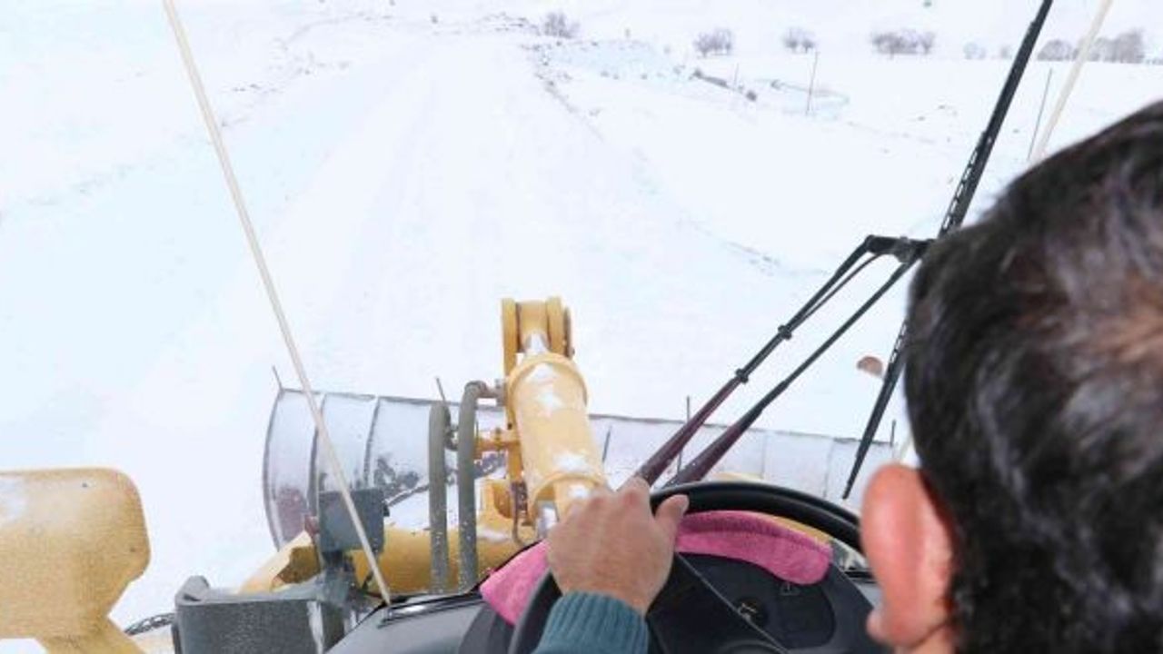 Sivas’ta karla mücadele, 470 köy yolu araç ulaşımına kapalı