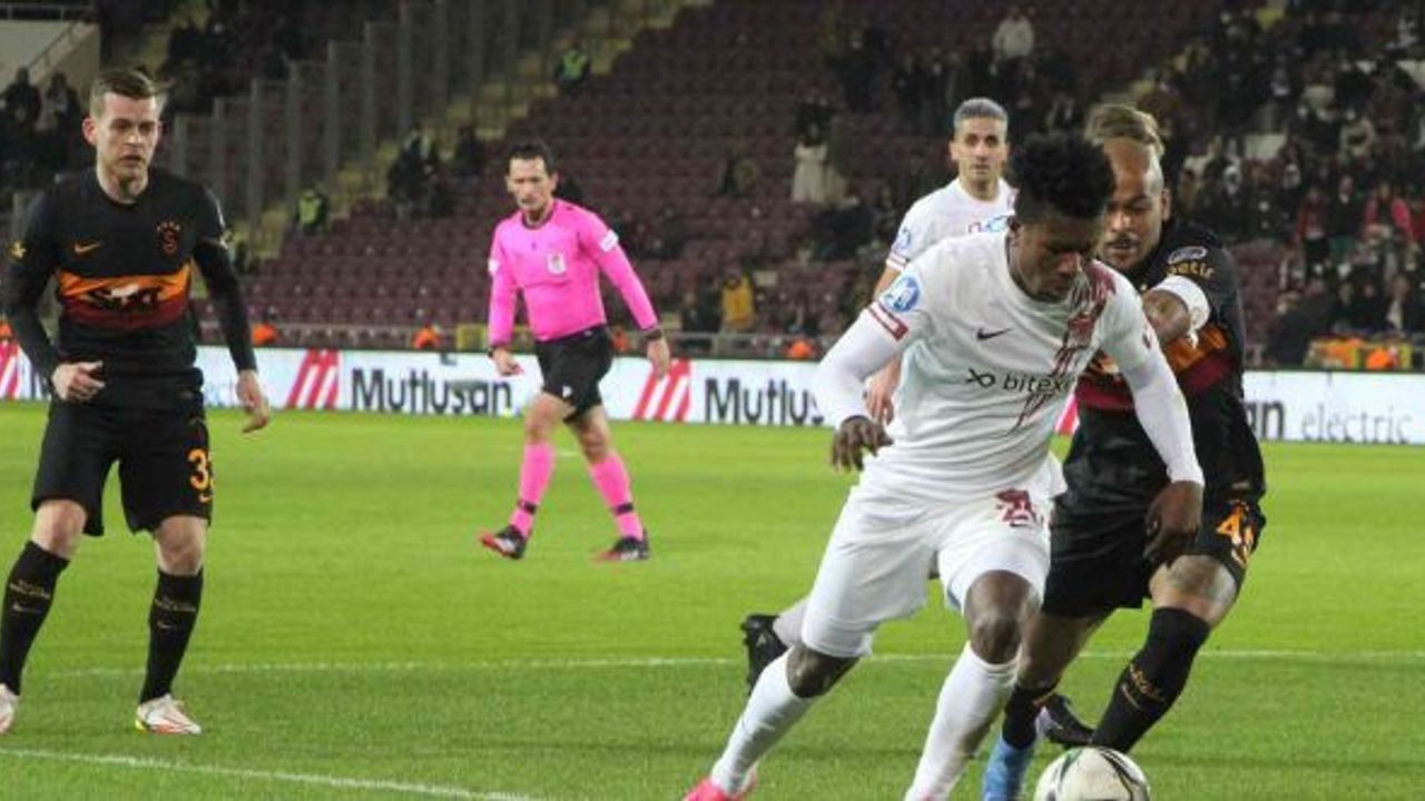 Spor Toto Süper Lig: A. Hatayspor: 1 - Galatasaray: 2 (İlk yarı)