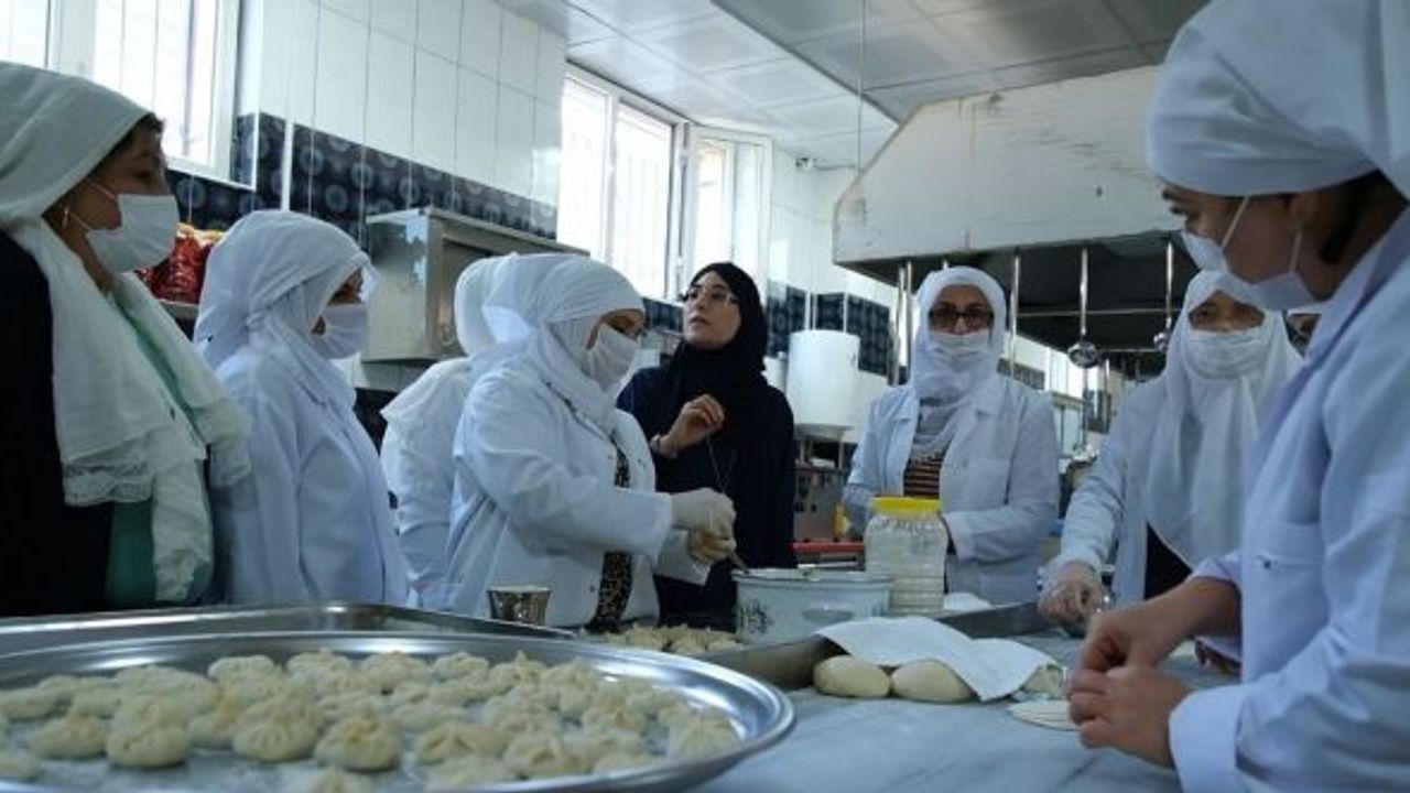 Tarım şehri Şanlıurfa’da kadınlar iş başında
