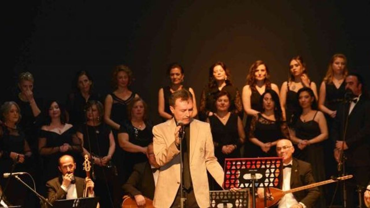 Türk Halk Müziği Korosu 48. Yıl Sanat Gecesi ve Sezon Ortası Konseri yoğun ilgi gördü