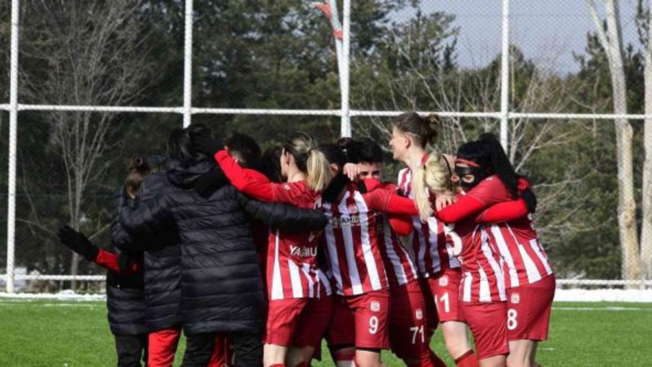 Turkcell Kadın Futbol Süper Ligi: Sivasspor: 2 - İlkadım Belediyesi Yabancılar Pazarı Spor: 1
