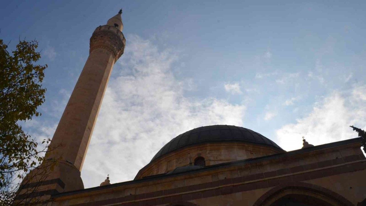 345 yıllık geçmişe sahip Osmanlı eseri: "Acemli Camii" 100 yıldır hafız yetiştiriyor