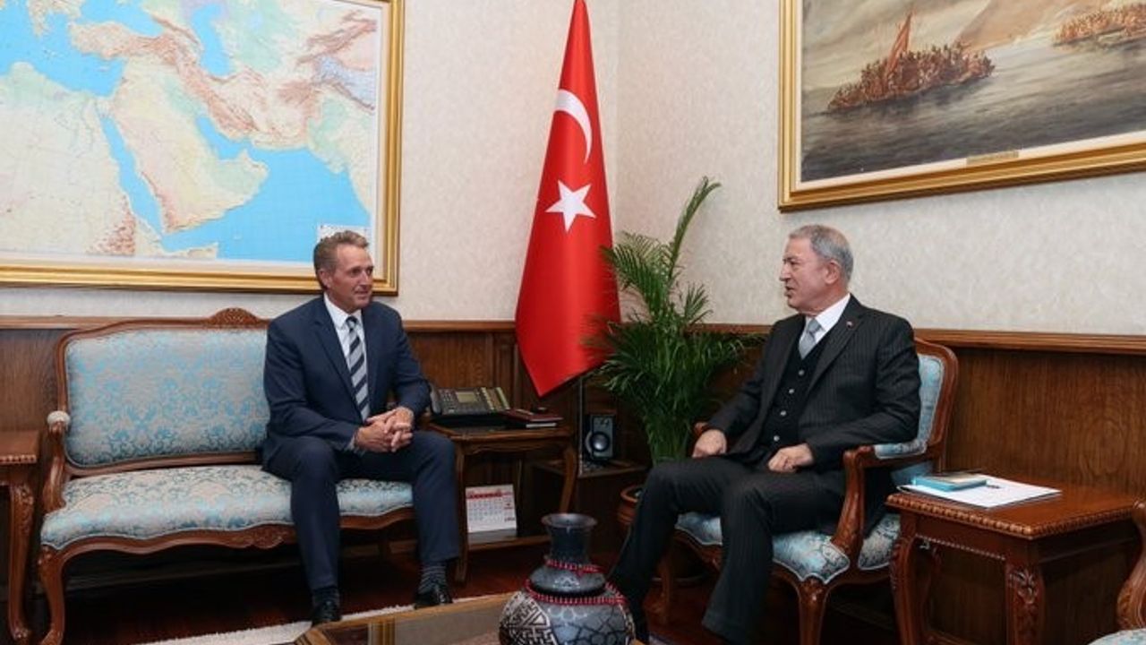 Bakan Akar, ABD’nin Ankara Büyükelçisi Flake’i kabul etti