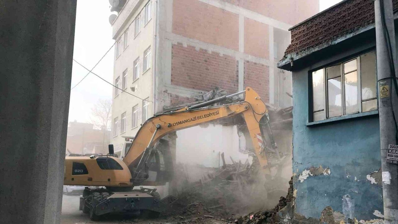 Bursa’da 86 metruk bina yıkıldı