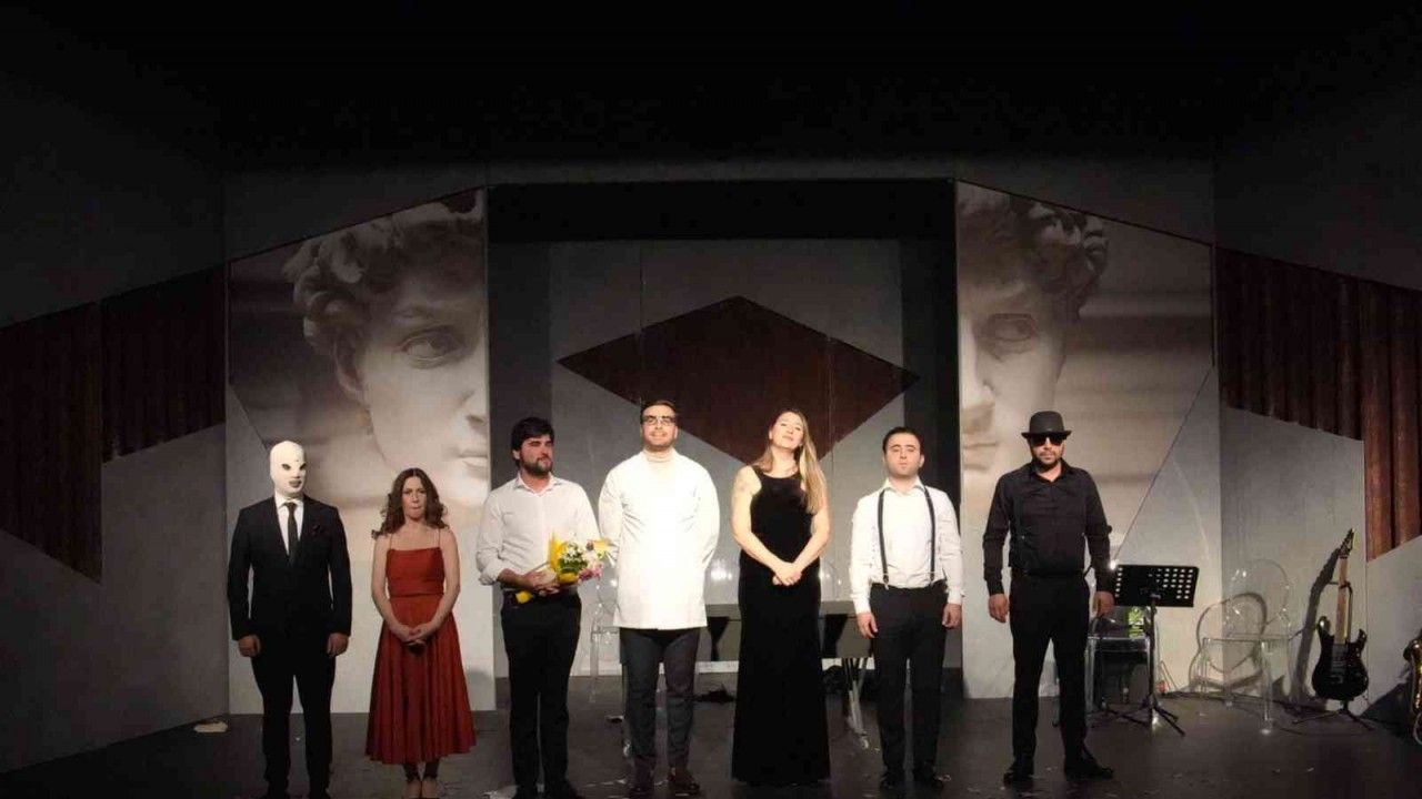 ’Çirkin’ 25. Uluslararası Ankara Tiyatro Festivalinde Ankaralılarla buluştu