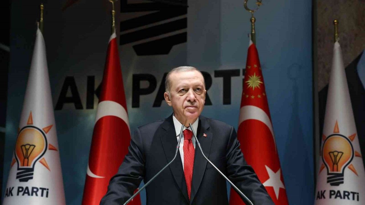 Cumhurbaşkanı Erdoğan: "Terör örgütünün güdümündeki partiyi kollayan, masanın etrafındakilere gülücük dağıtan ucube bir teklif çıkarttılar”