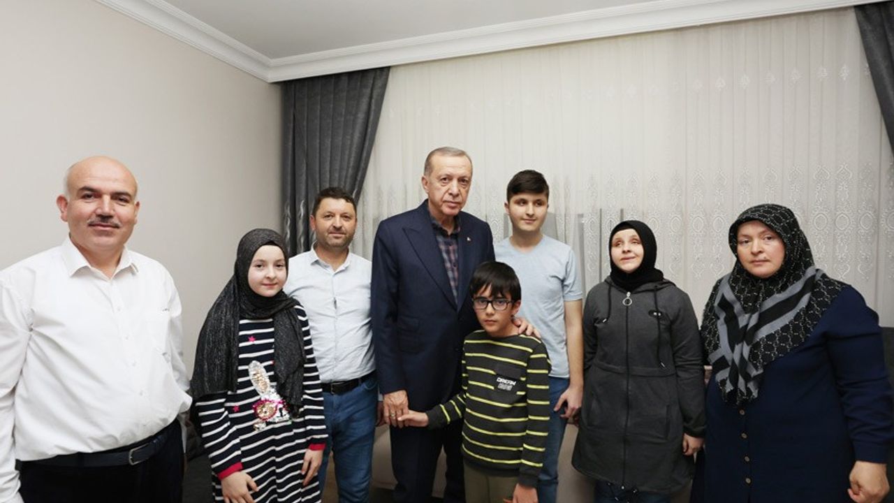 Cumhurbaşkanı Erdoğan’ın ziyaret ettiği hafız Ravzanur’un hedefi külliyede Kur’anı Kerim okumak
