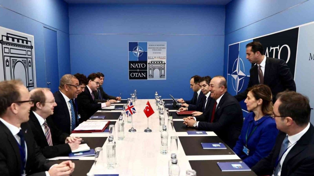 Dışişleri Bakanı Çavuşoğlu, İngiliz mevkidaşıyla görüştü