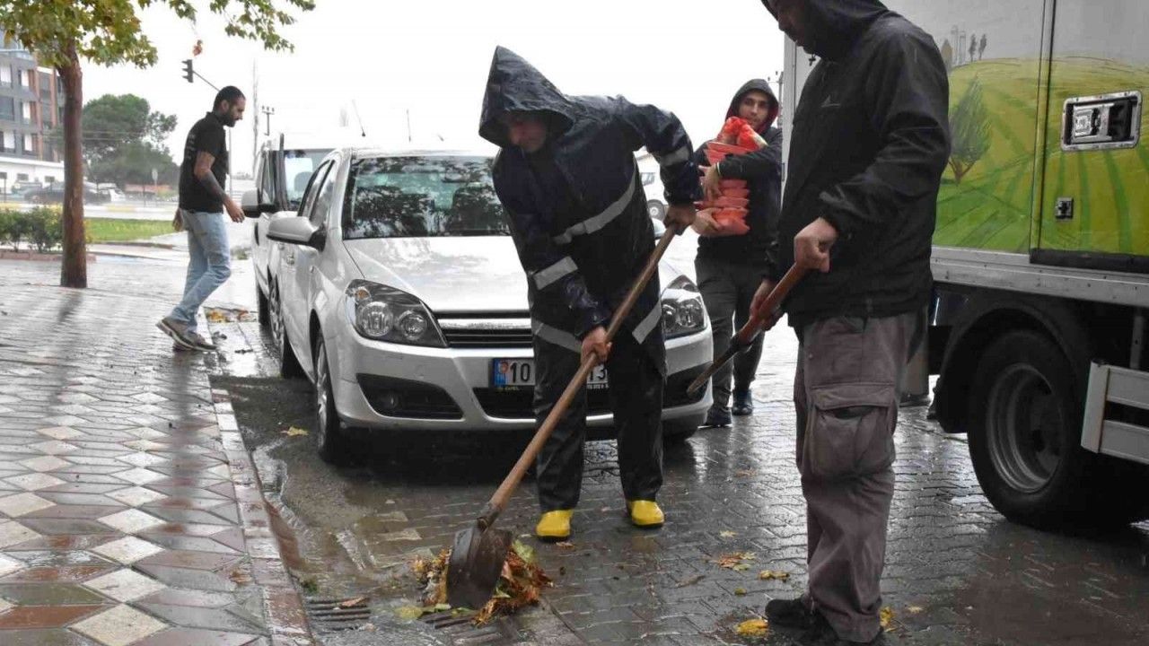 Edremit Belediyesi şiddetli yağışlara önlem alıyor
