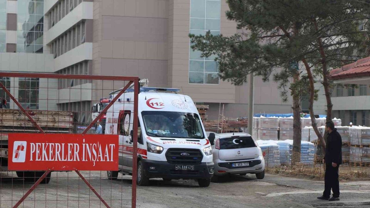 Erzincan’da yapımı devam eden hastane inşaatının 3’ncü katından düşen işçi yaralandı