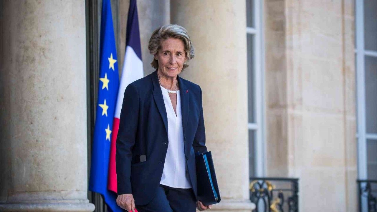 Fransa Bölgesel Uyum Bakanı Cayeux, istifa etti