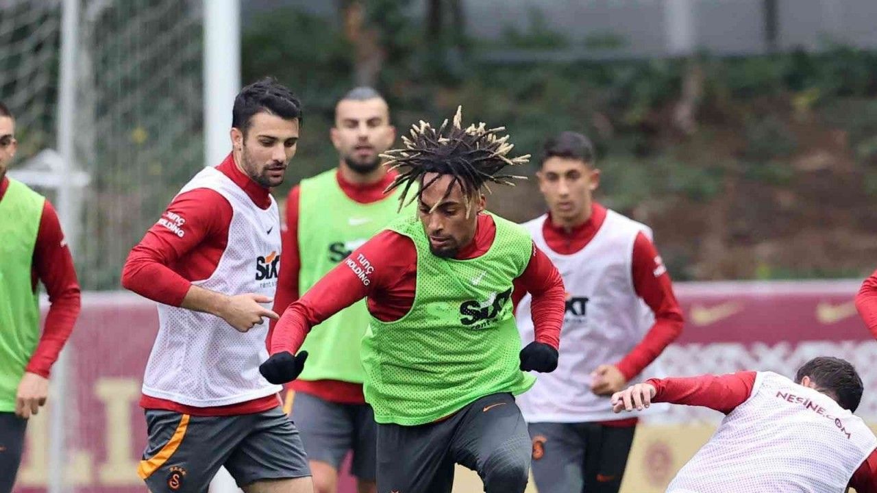 Galatasaray’da Icardi antrenmanı yarıda bıraktı