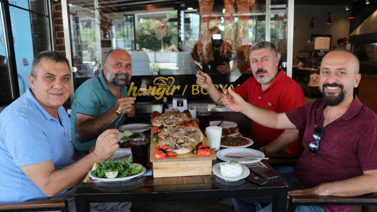 İki ilin paylaşılamayan lezzeti: Siirt’te kuzu, Bitlis’te keçi eti ile hazırlanıyor