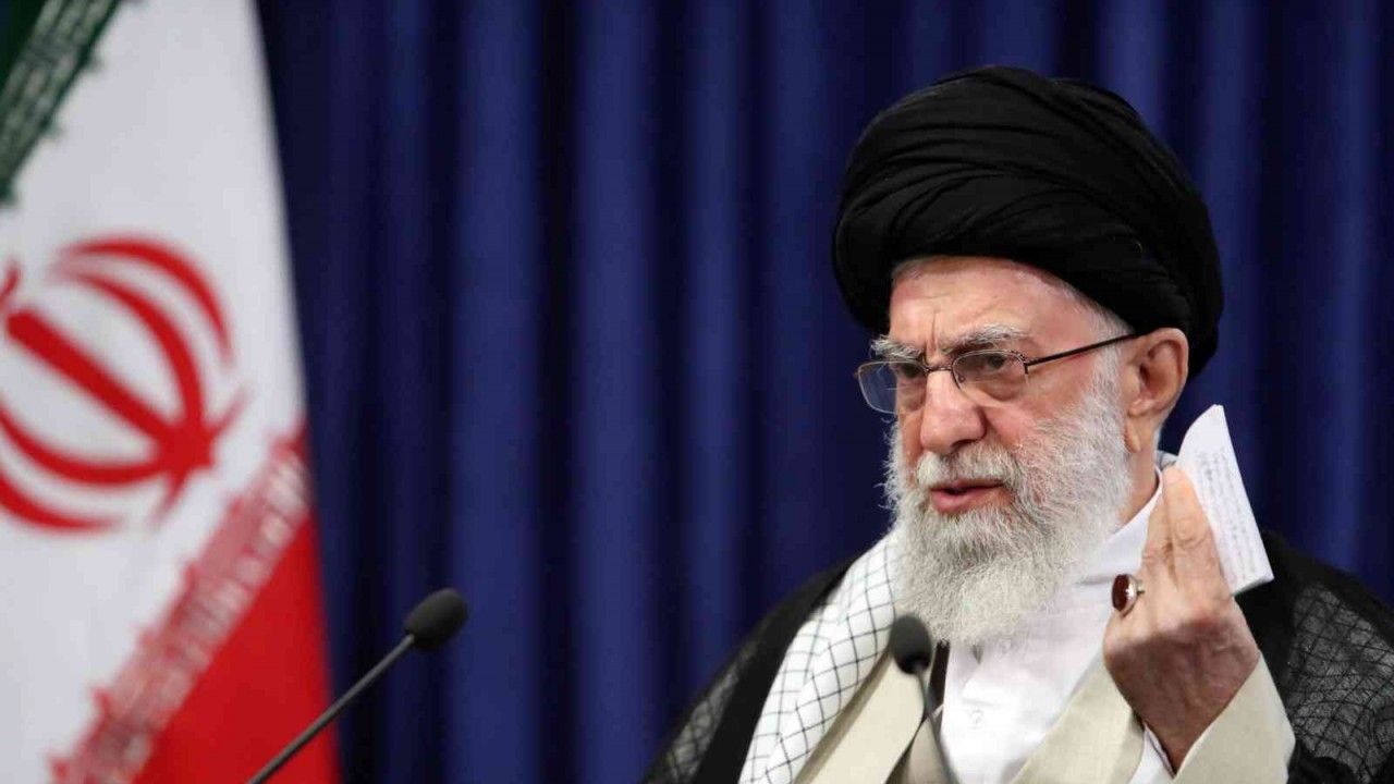 İran dini lideri Hamaney: "ABD ile sorunumuzu çözecek şey fidye ödememiz"