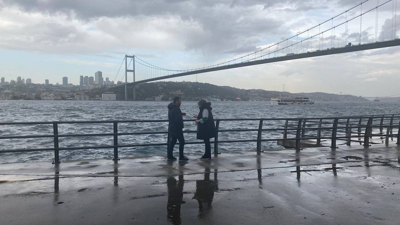 İstanbul Boğazı’nda şiddetli rüzgar etkili oldu