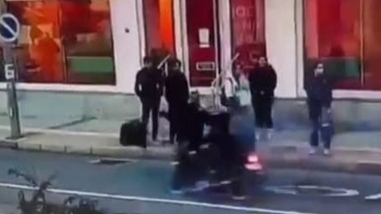 İzmir’de yoldaki motosikletliye çantayla vurup düşüren şüpheli yakalandı