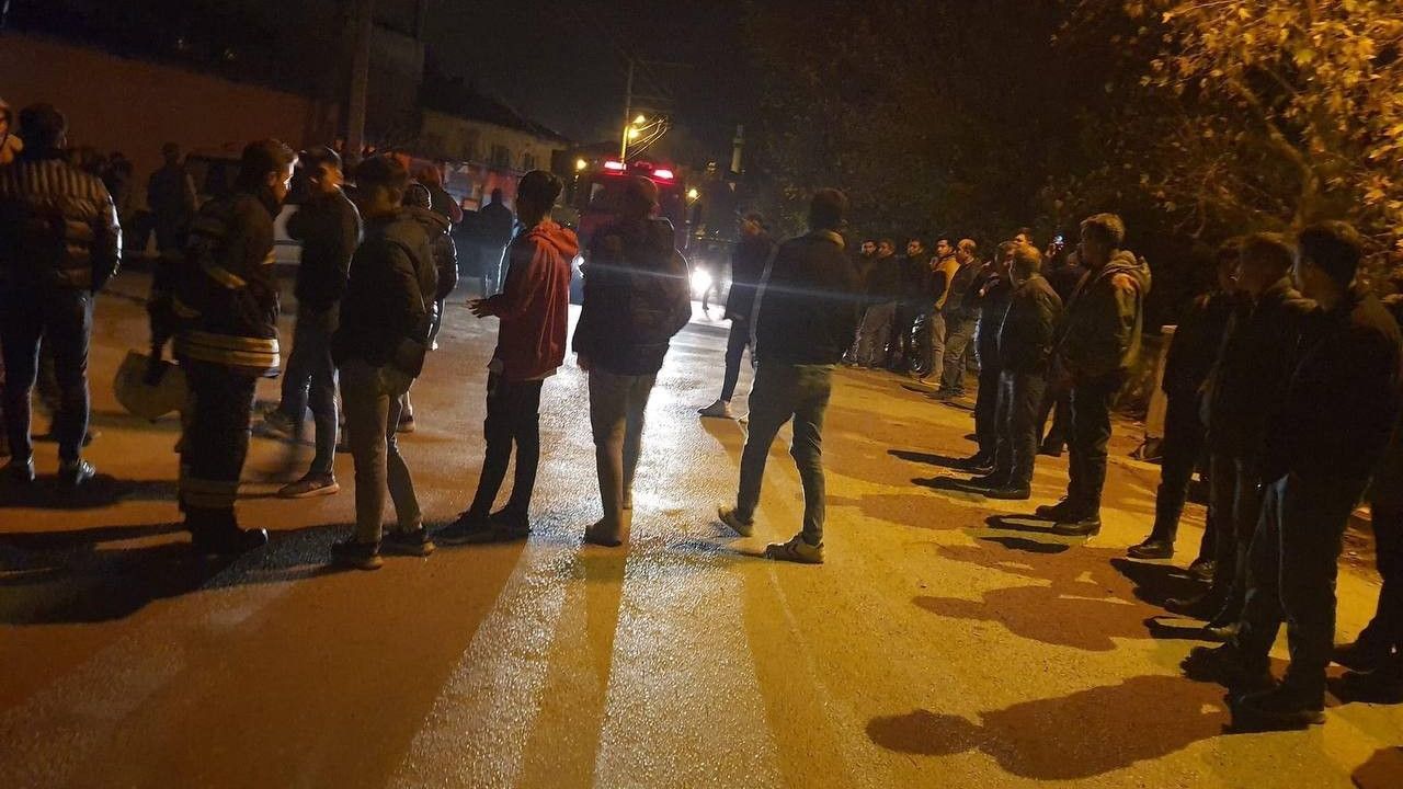 Manisa’da trafo patladı, mahalleli büyük panik yaşadı