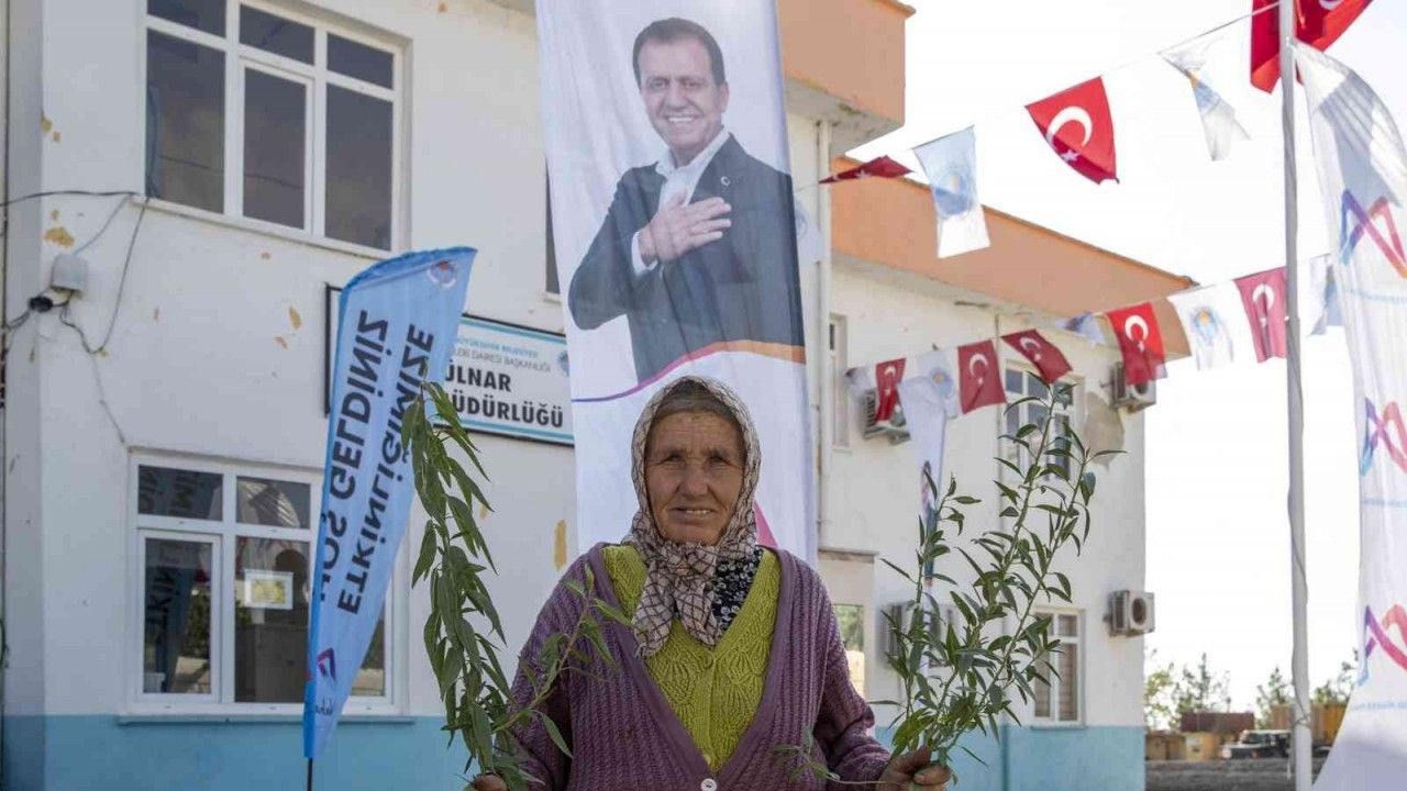 Mersin Büyükşehir Belediyesinden üreticiye fidan desteği sürüyor