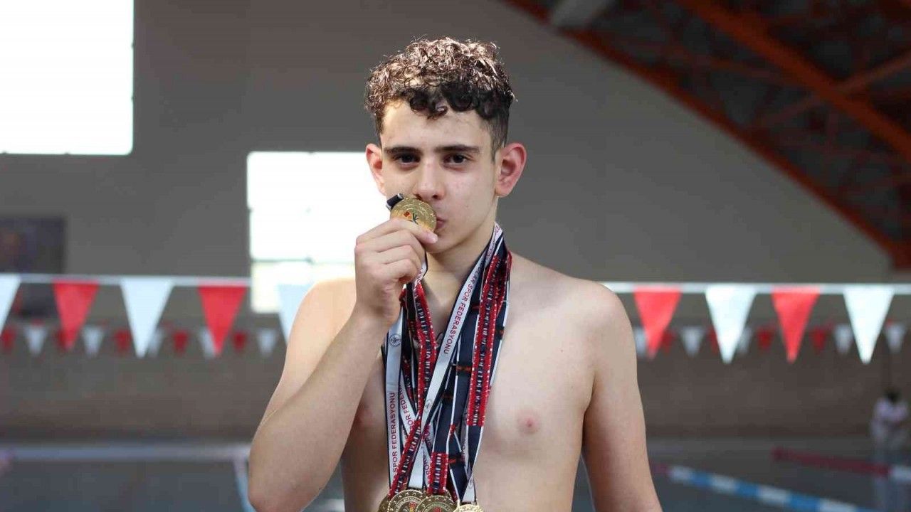 Özel yüzücü Bilge Kağan, 11 ayrı stilde 11 altın madalya kazandı