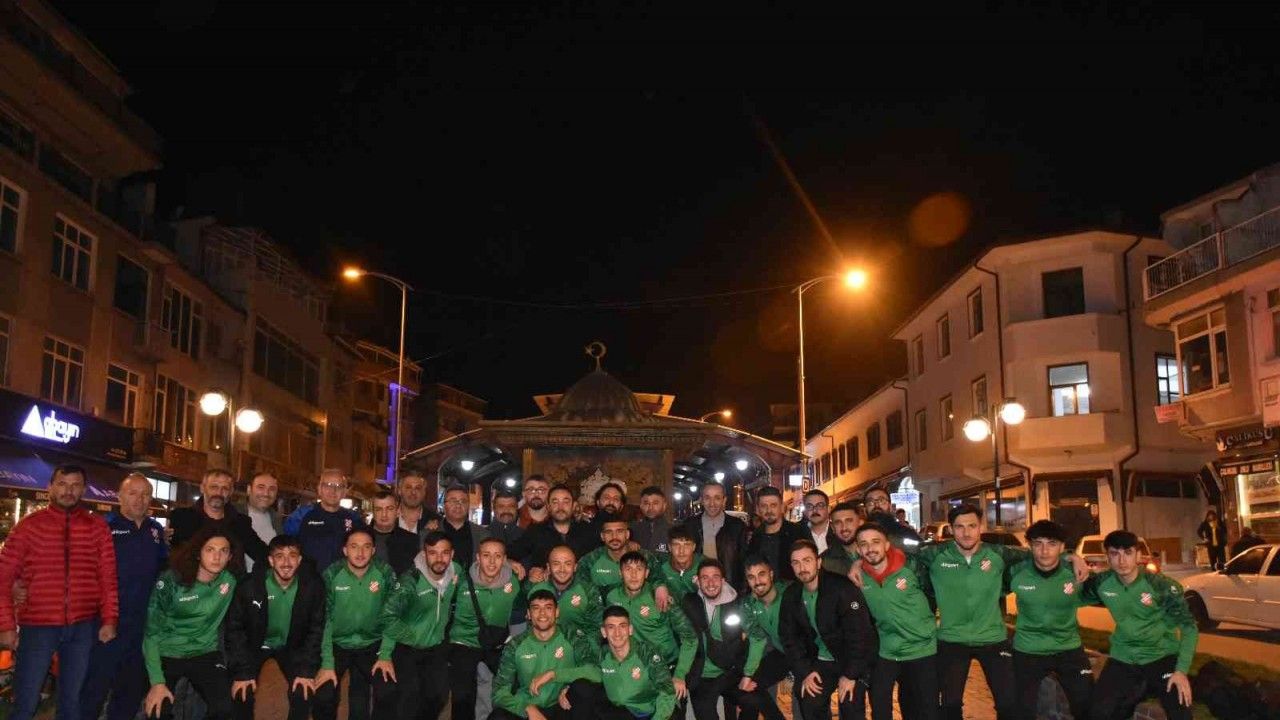 Tosyaspor’da yöneticiler ve futbolcular moral yemeğinde buluştu