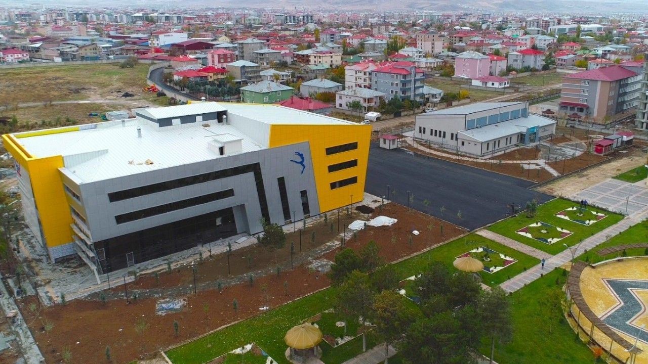 Tuşba Belediyesi, spor tesislerini belirlenen süreden 6 ay önce tamamladı