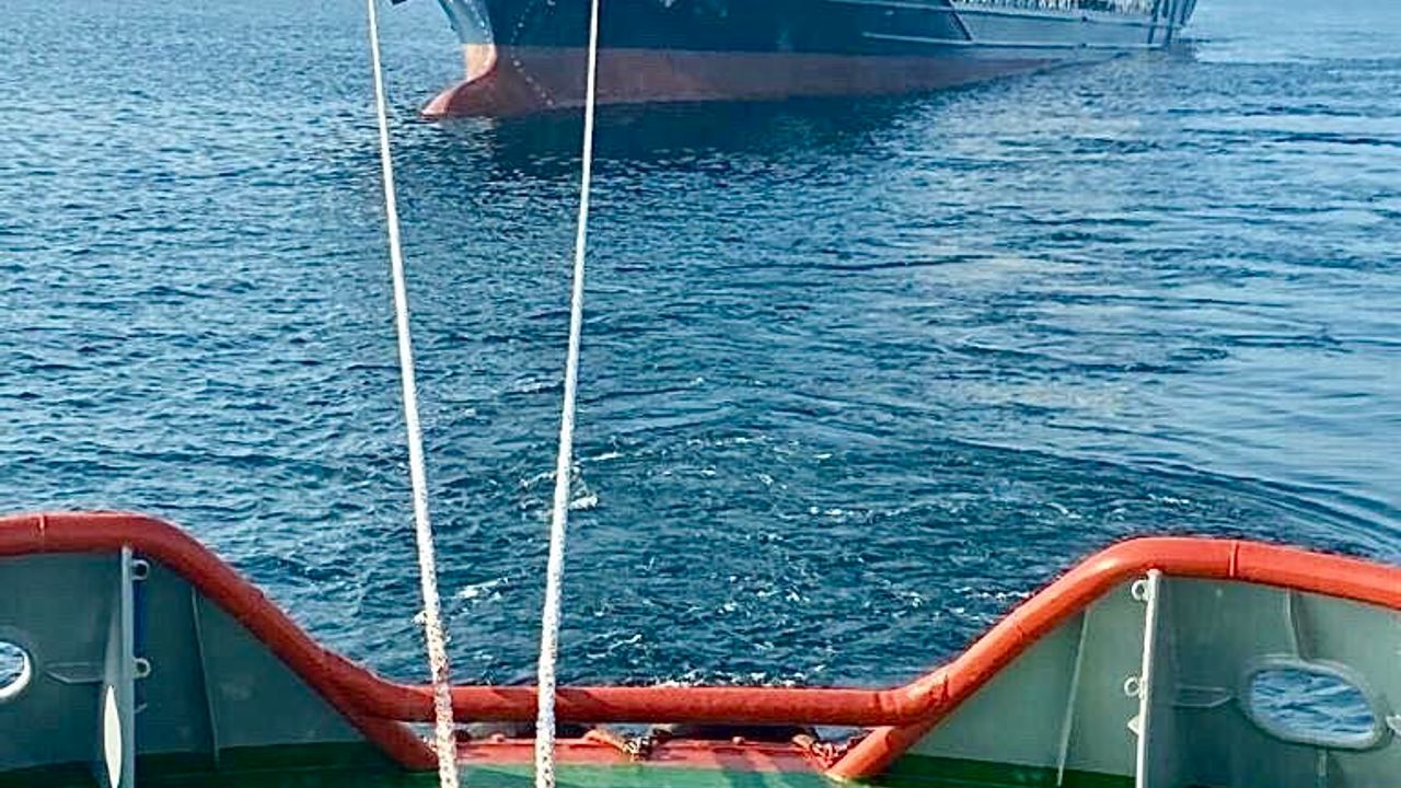 Arızalanan tankeri Kıyı Emniyeti ekipleri kurtardı