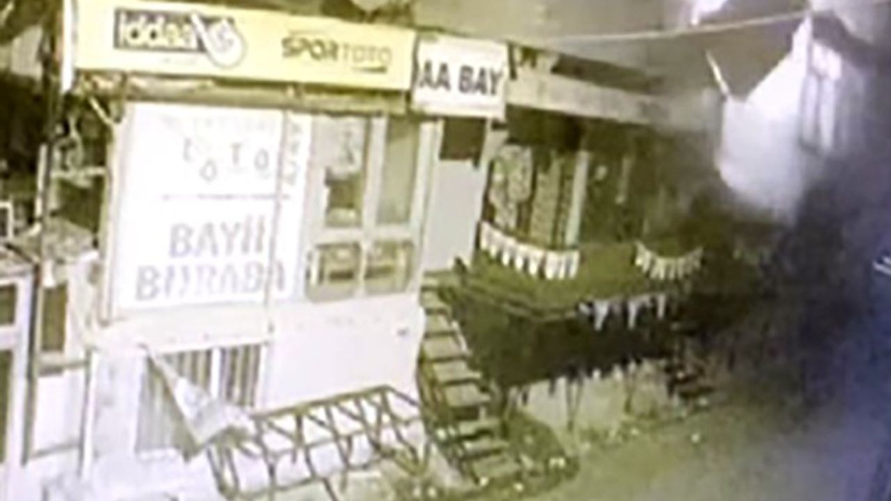 Avcılar’da kiracının yakıp kaçtığı evin patlama anı kamerada