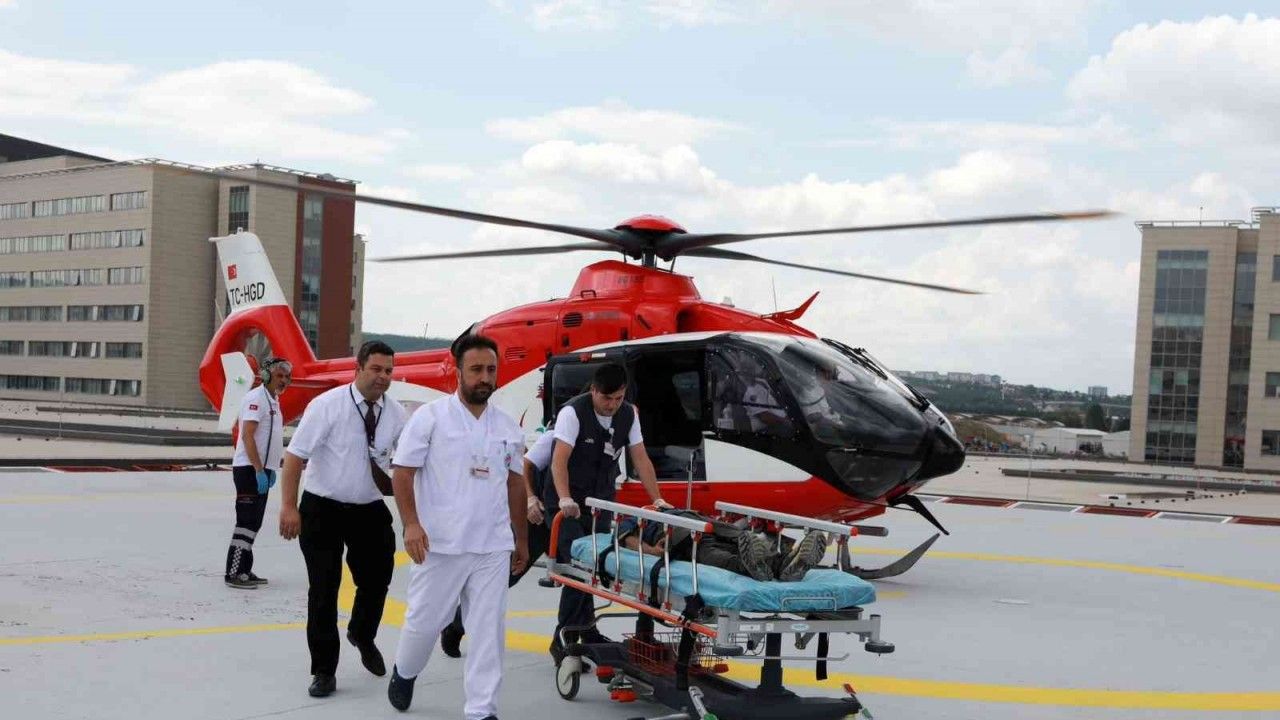 Bakan Koca: “Helikopter ambulanslarla bu yıl toplam 2 bin 330 hastamız nakledildi”