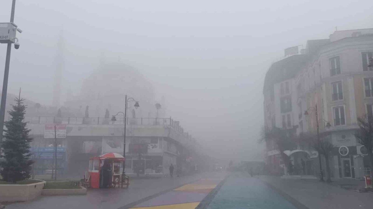 Bolu’da sis etkili oluyor