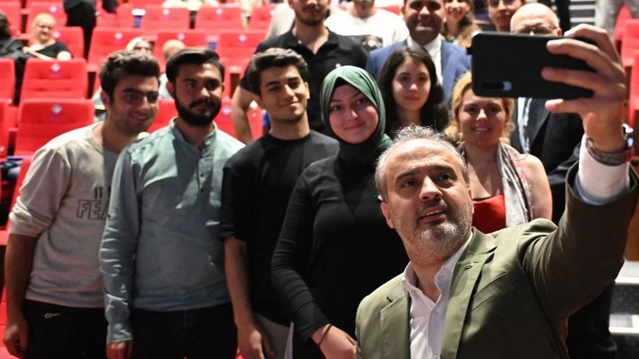 Bursa'da 10 bin öğrenci 'burs'larına kavuştu