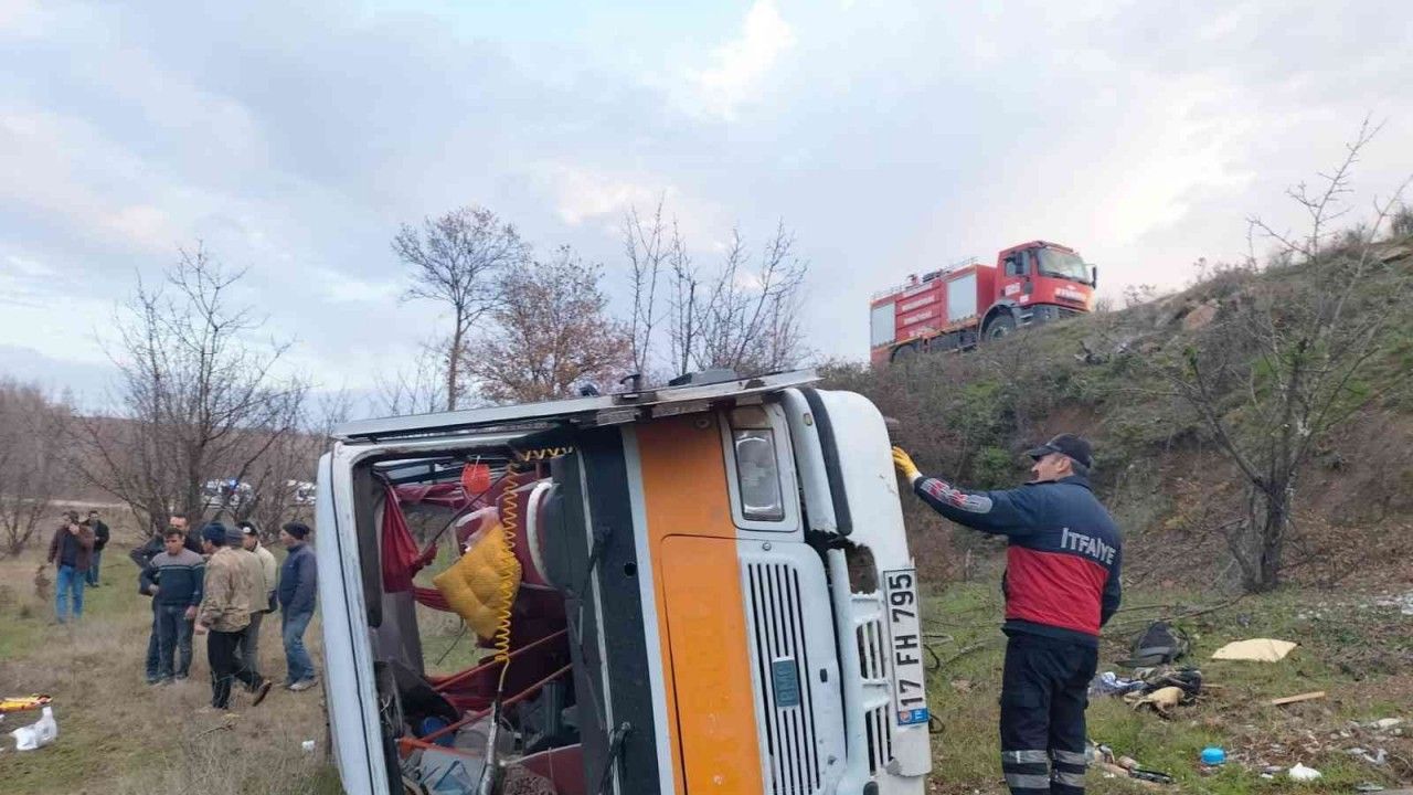 Çanakkale’de minibüs tarlaya uçtu: Uzman erbaş hayatını kaybetti, 9 kişi yaralandı