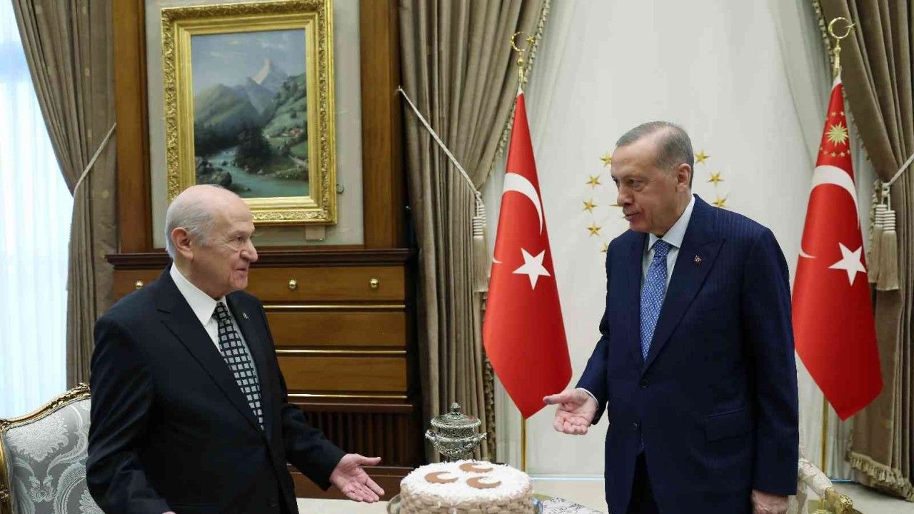 Cumhurbaşkanı Recep Tayyip Erdoğan, Cumhurbaşkanlığı Külliyesi’nde  MHP Genel Başkanı Devlet Bahçeli’yi Kabul etti.