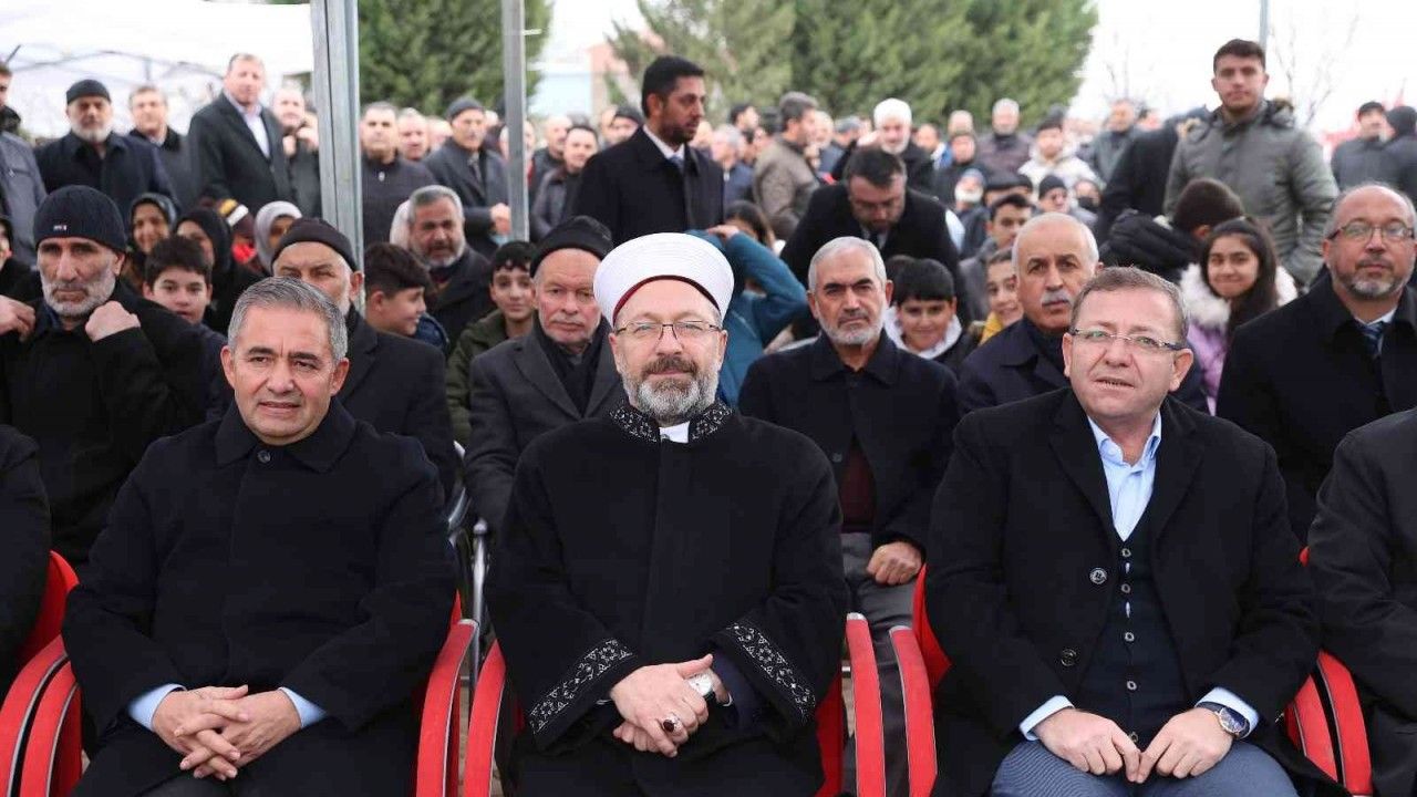 Diyanet İşleri Başkanı Erbaş, Kırşehir’de Hacı Adem Bircan Camii’nin açılışına katıldı